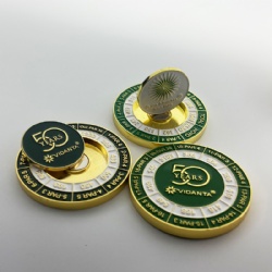 Golf poker chip with gold metal