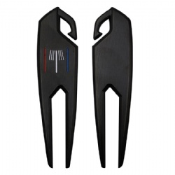 Clasp golf divot tool